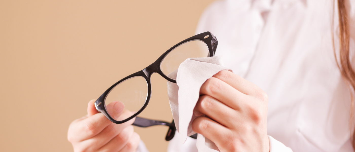 CÓMO CUIDAR MIS LENTES/GAFAS? 🤓😎👓🕶 Utilizar la gamuza. Limpia, a  diario, las lentes de tus gafas progresivas con la gamuza que te…