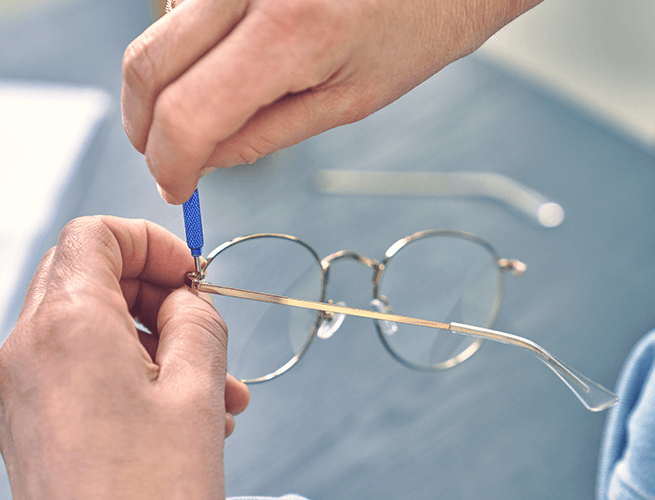Trucos para arreglar las patillas de las gafas rotas