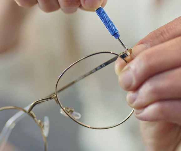 Onderzoek jeans Wreed Brilreparatie: je (zonne)bril gratis repareren bij | Pearle Opticiens